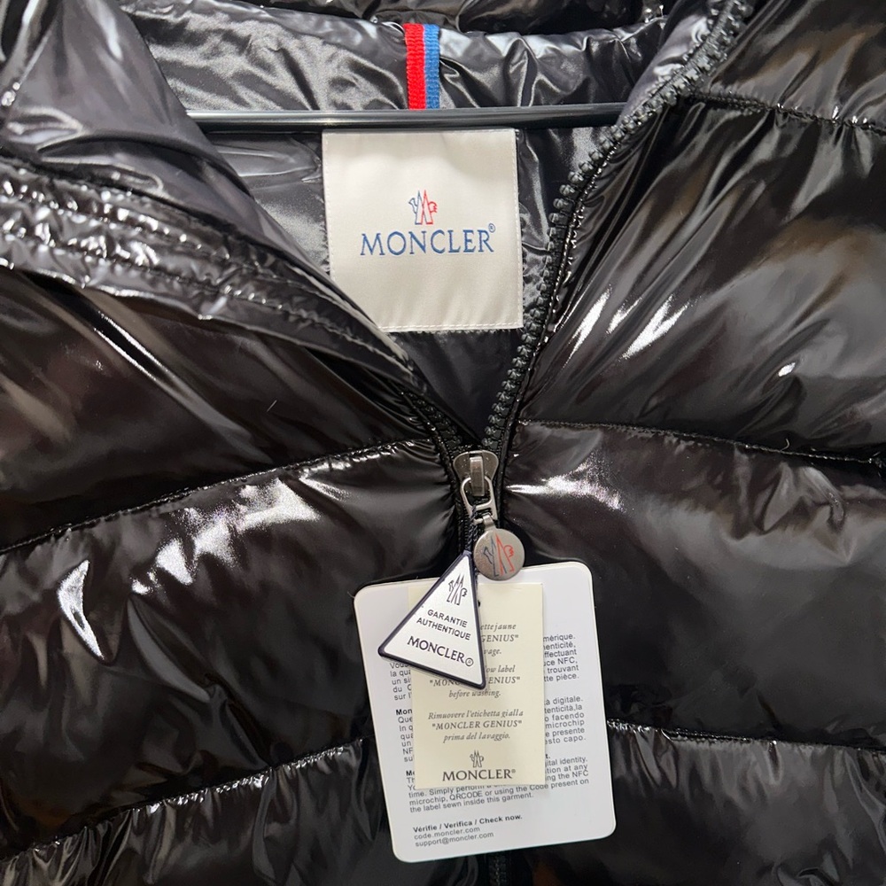 Authentic Black Moncler Maya Hooded Short Down Puffer - Picture 2 of 5
